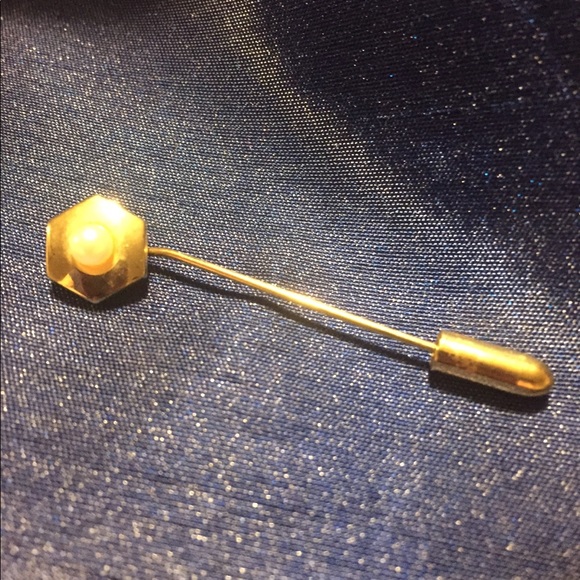 🪩Vintage Gold brooch 🌸 - Picture 1 of 3